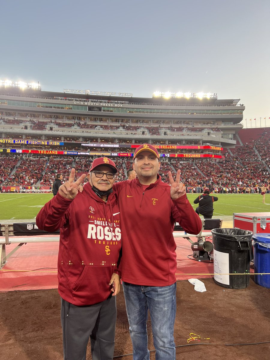 LatinoTrojan's tweet photo. Fight On Forever! # uscselfie #legacyforever #latinorenisance https://t.co/0RQwLRWW2G