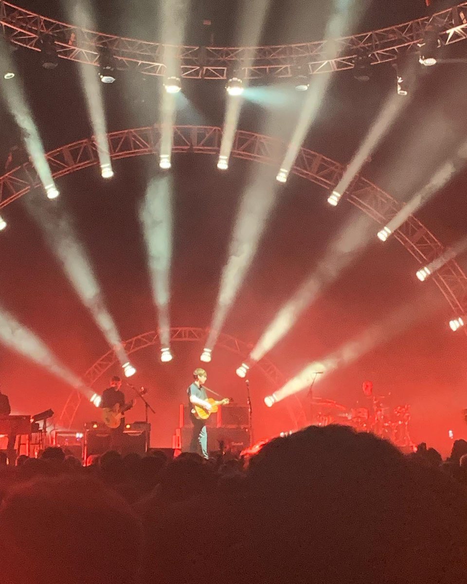 TracyJGuy's tweet photo. @JakeBugg What an amazing gig!! followed you from the start Jake, can’t name a favourite there was so many, this was one of them https://t.co/QQkgkYZdI0 https://t.co/UepyNyBOia