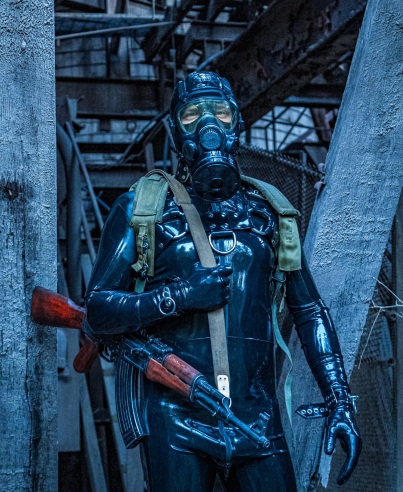 Post- Apocalyptic shoot today
#postapocalyptic #Apocalypse #fetish #latex #latexfetish #bdsm #gimp