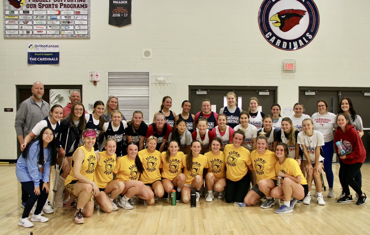 Year 2 of the Alumni scrimmage…one of our favorite days of the year!  Always fun to get the family back together👍🏻