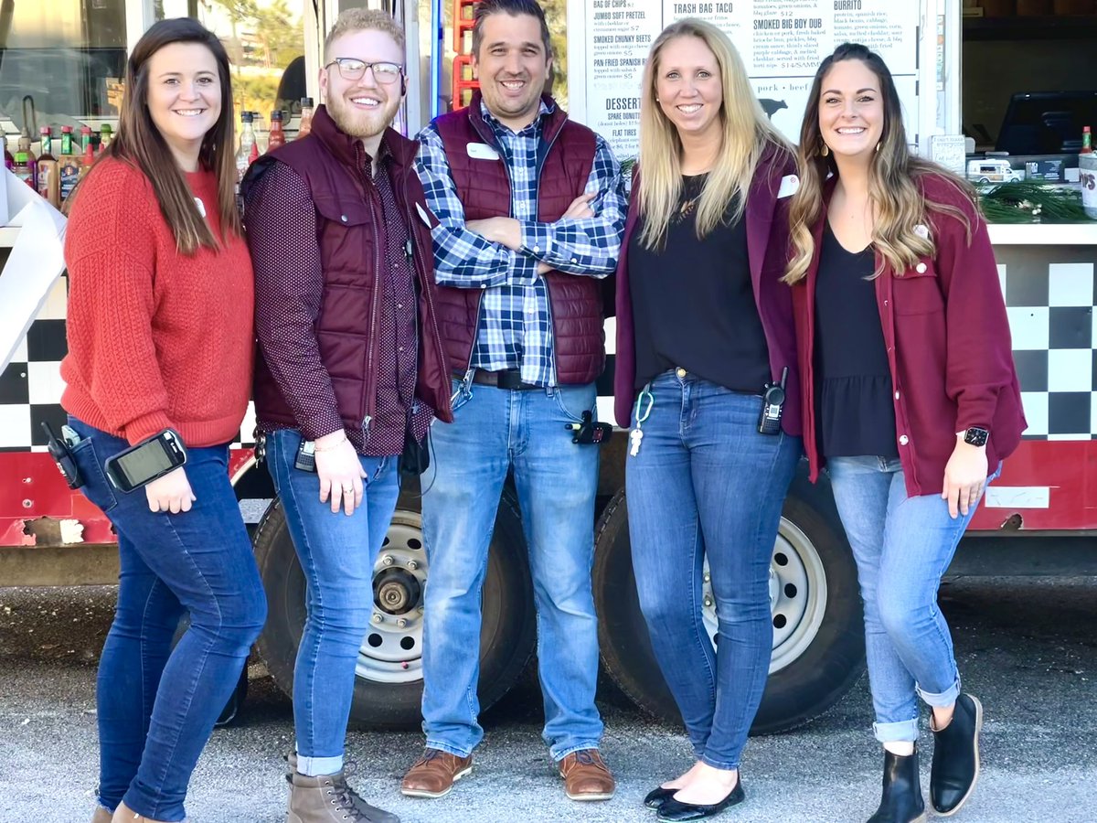 Happy Holiday season from T2105! ❤️🎯 we are SO appreciative of our teams for making Black Friday seem so seamless! We couldn’t show up for our guests in a tremendous way without all of their hard work!! Here’s to an amazing Q4!! #worksomewhereyoulove #target #D135 #G195