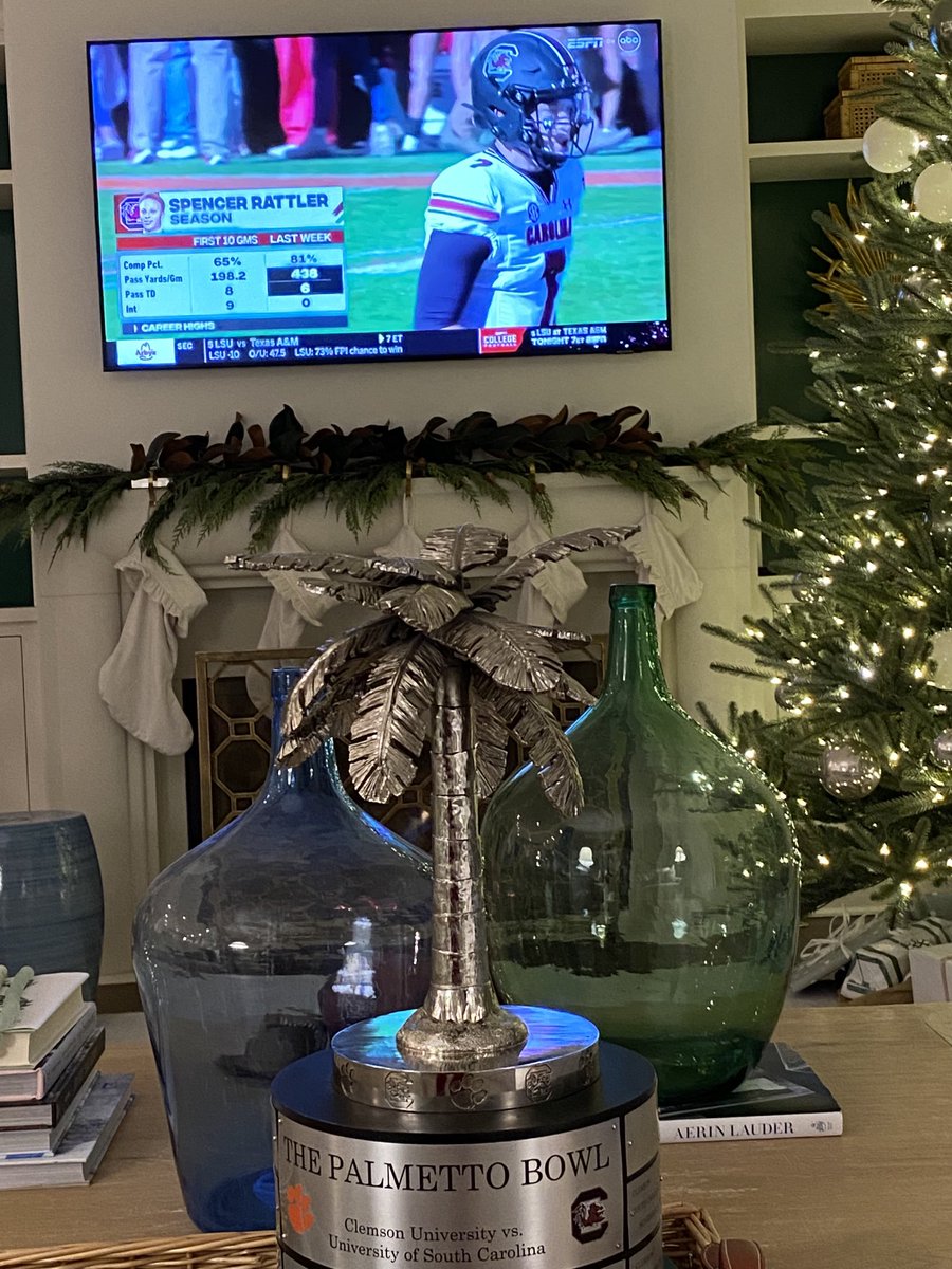 CoachSBeamer's tweet image. Pretty good way to spend a Saturday night ….

Have some fun #GamecockNation 

And yes , the Christmas tree is already up in the Beamer house !!
