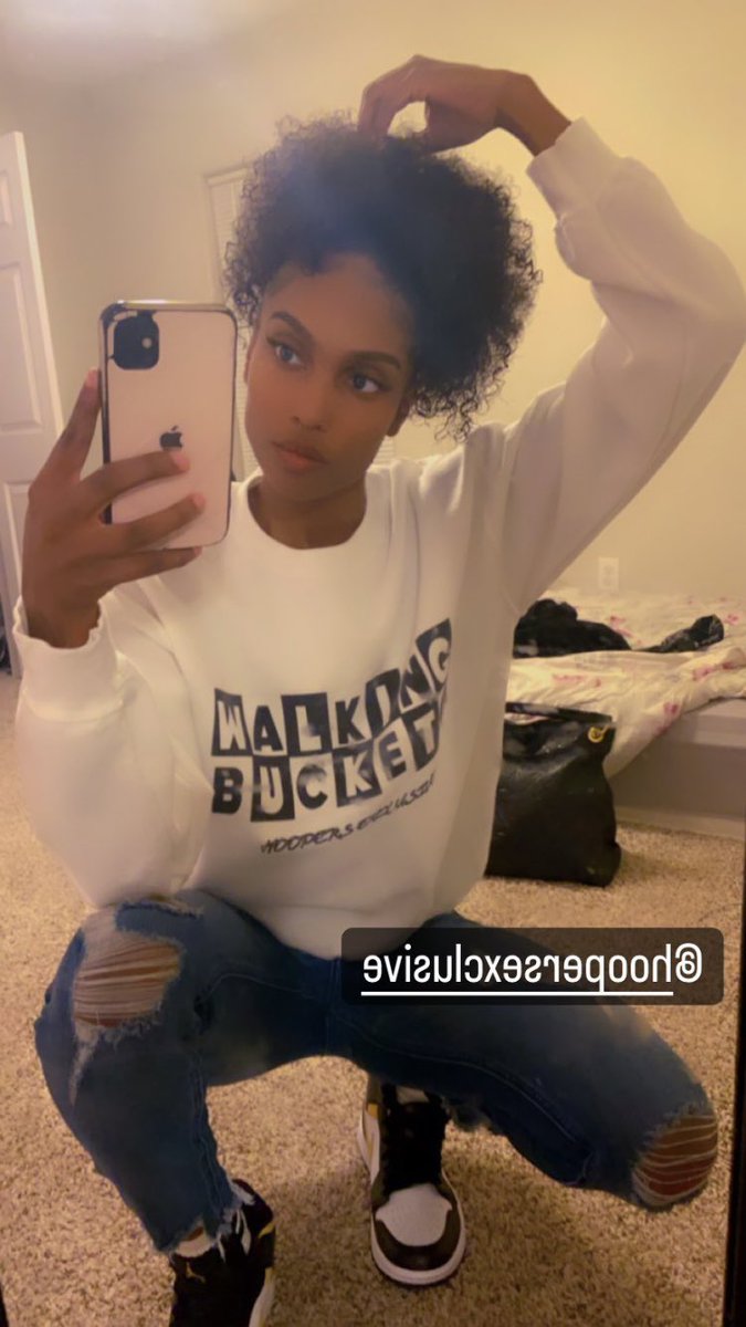 HoopersXclusive's tweet photo. Black Friday Weekend sale is still live! Everything is on sale and you can get up to 40% off. Go shop if you like discounts. https://t.co/5Xpz8p3AXL