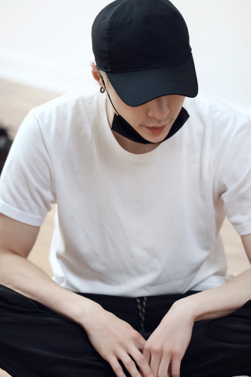4 years ago dressed in white <a href="/layzhang/">Lay Zhang</a> took his song #SHEEP to his first music festival! Fast forward 4 years LAY ZHANG is busy preparing for us a new surprise! Today we meet <a href="/layzhang/">Lay Zhang</a> at <a href="/MetaMoonFest/">MetaMoon Music Festival</a>!