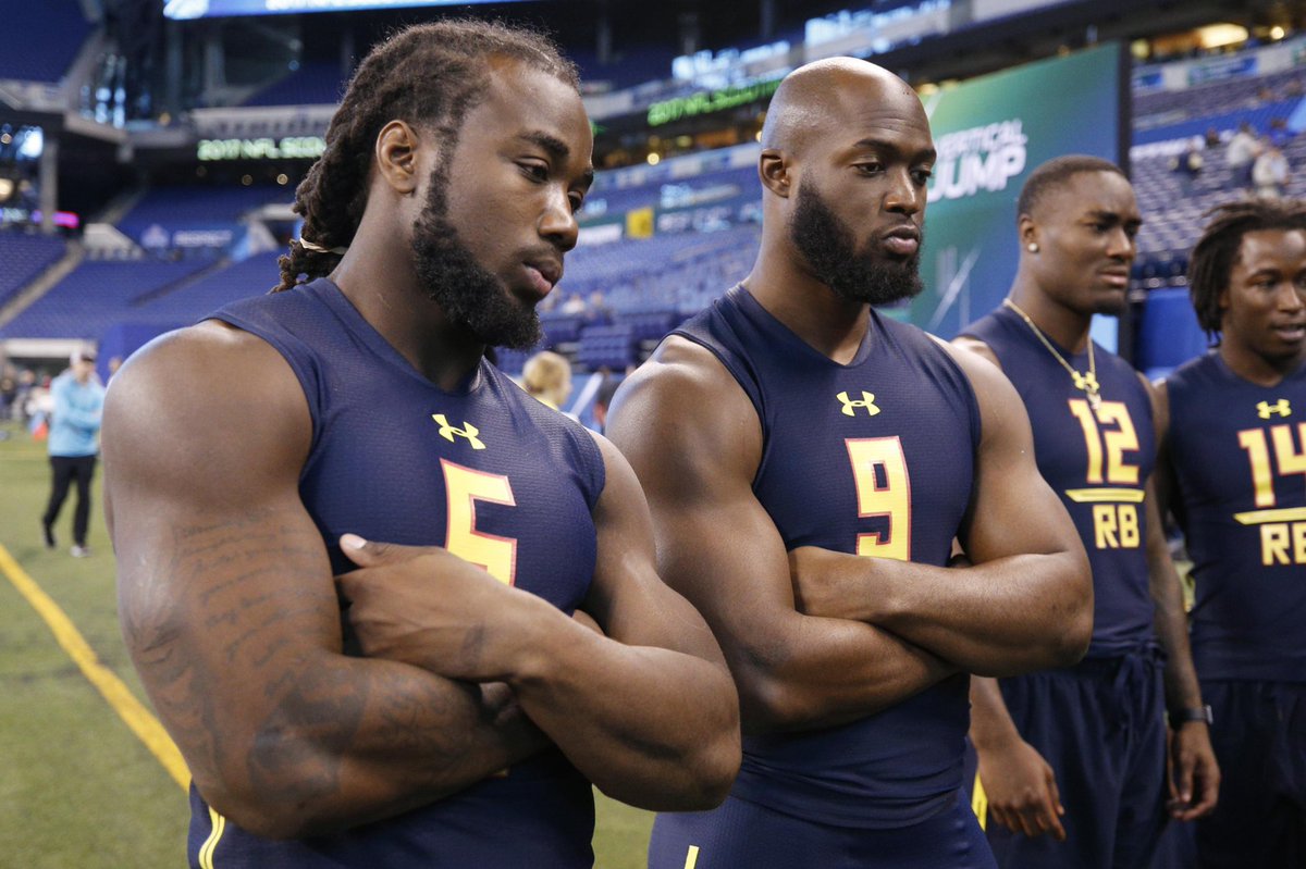 RookieWatxh's tweet photo. 2017 Draft RB Class:

4. Leonard Fournette: 41 TOT TD
8. Christian McCaffrey: 53 TOT TD
41. Dalvin Cook: 49 TOT TD
48. Joe Mixon: 49 TOT TD
67. Alvin Kamara: 70 TOT TD
86. Kareem Hunt: 48 TOT TD
182. Aaron Jones: 58 TOT TD

This class was something ELSE 😳 https://t.co/lKxZielckh