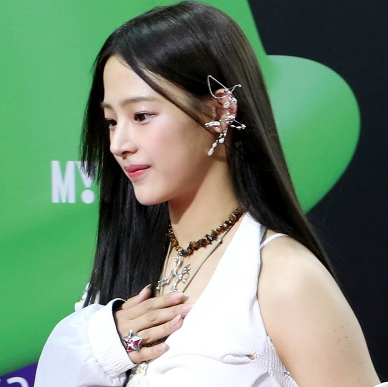 ZU.HA (@bloberriys) on Twitter photo 