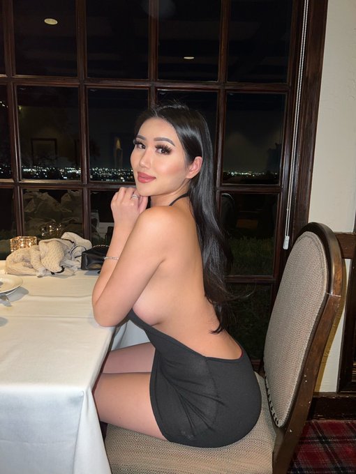 Watch Kit's leaked NSFW photo on TwXstars