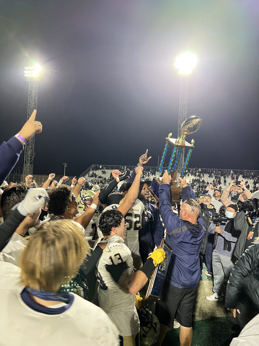 Open Division Championship:

Birmingham 49 🏆 

Garfield 13

Congratulations to the Patriots on their third consecutive #CIFLACS title and 8th overall!