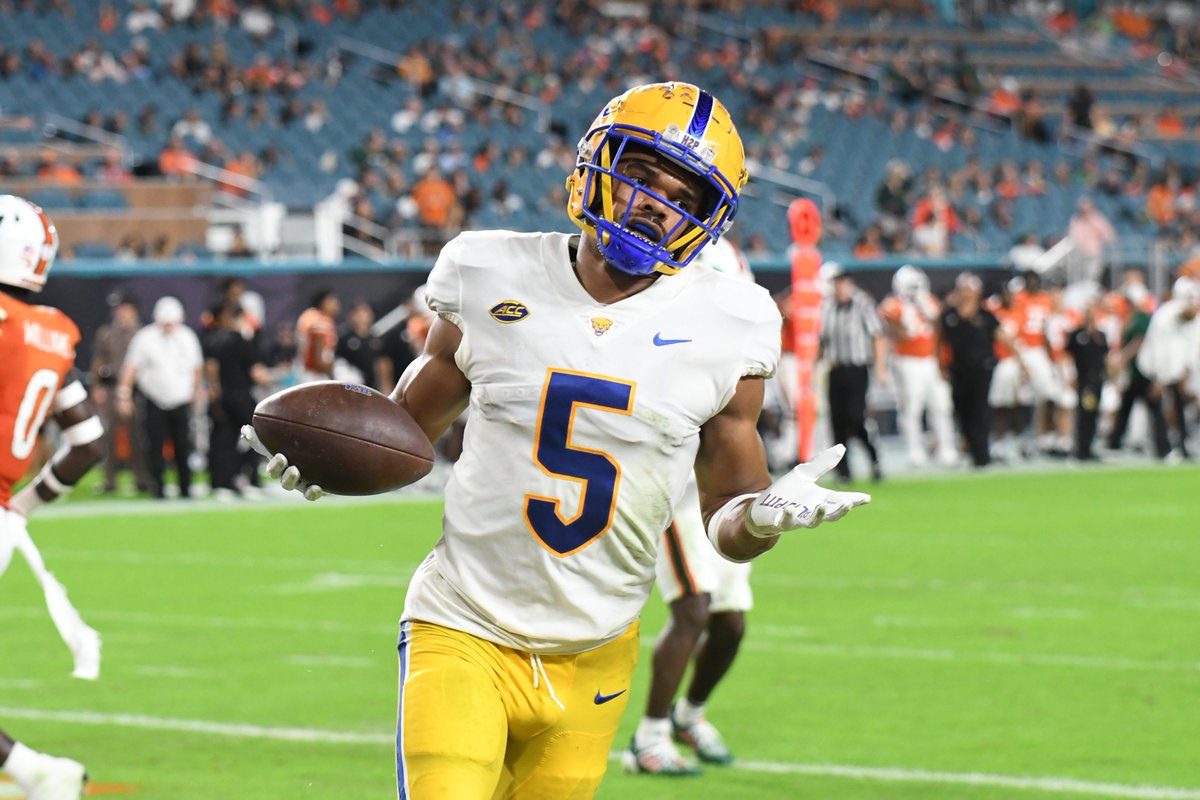 Pitt_ATHLETICS's tweet photo. ¯\_(ツ)_/¯ https://t.co/U1xXh0TUXt