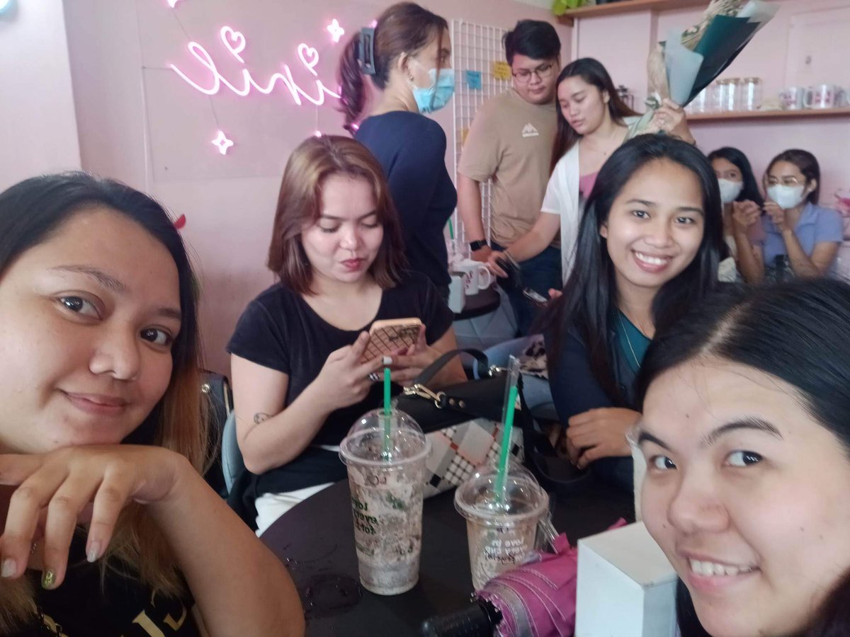 xandz34's tweet photo. " Every new friend is an adventure... " 🤝🤩
Nice to hang out with you 🙏
#Farron #Loinie #LoinieCafe #FarronCafe #GrandOpening #Cafe #Molino #MolinoBranch #FarronCafeXLoinie #LoiniexFarronCafe  
📷  Nov 21, 2022  @iamAndalioLoisa @iamr2alonte @Farroncafeph @loiniecafe https://t.co/HKXNlow5Ri