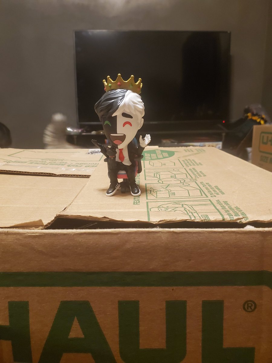 star_child427's tweet photo. Lost this bitch over a year ago when I move out of my moms now I'm moving home and he resurfaces https://t.co/RzDDmFixNn