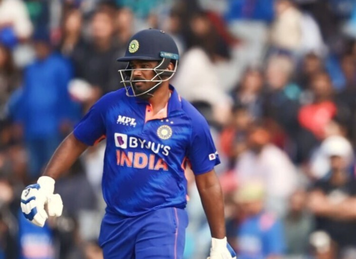 What #SanjuSamson has done wrong,
In last match Sanju score 36(38) and Pant score 15(23) , then why Sanju dropped......

#JusticeForSanjuSamson