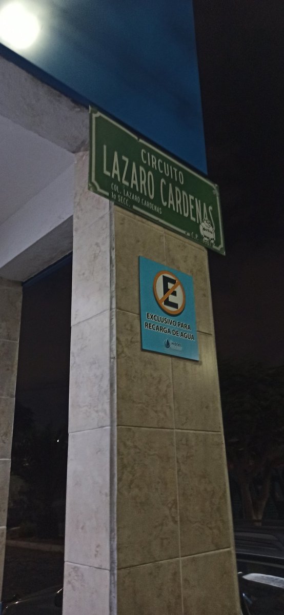 suruldu's tweet photo. @CEAservcliente quiero reportar una fuga en circuito Lázaro cárdenas esquina con Av Plutarco Elias calles colonia Lázaro cárdenas Querétaro https://t.co/zU5t4NgYHP