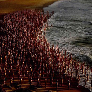 2.500 Orang Telanjang Difoto di Pantai Australia