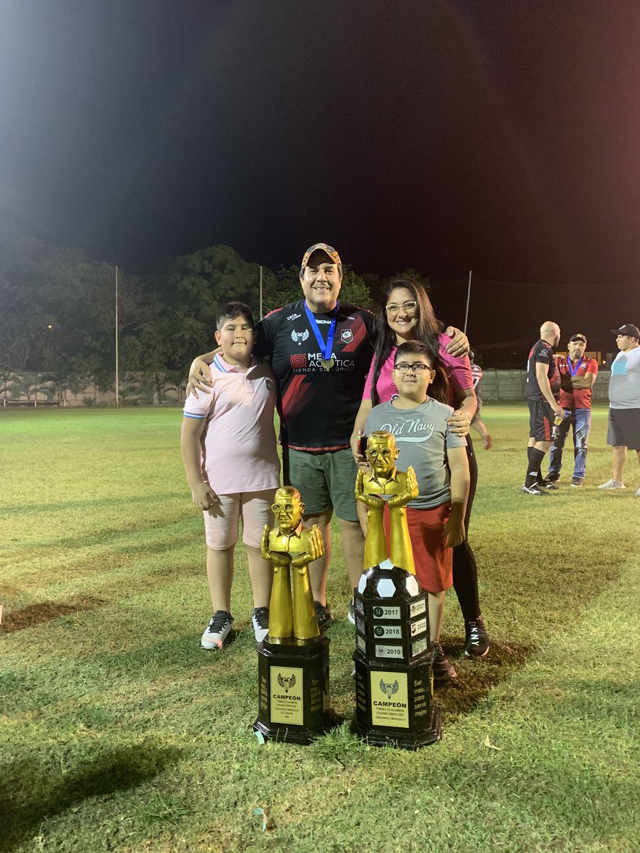 Rmoralesverduga's tweet photo. Gracias Dios 🙏 por este gran sábado con la promoción de ex alumnos del #CristoRey. SOMOS LOS CAMPEONES #MalaJuntaFC. Con la misma humildad y gran contundencia: 16 goles en los últimos 5 partidos. En los próximos días va el video. Hay mucho que editar. Celebren muchachos 🇪🇨✅🏆 https://t.co/DoKG8MCV4O