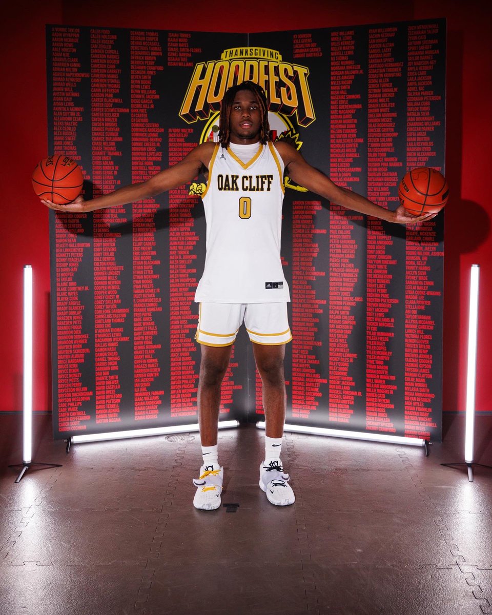 SOC_boysbball's tweet photo. Thank you @hoopfestbasketball for inviting #TheGoldenBears 🐻🏀
#SocBasketball #TheMecca #ThanksgivingHoopfest https://t.co/47CcSG2JYJ
