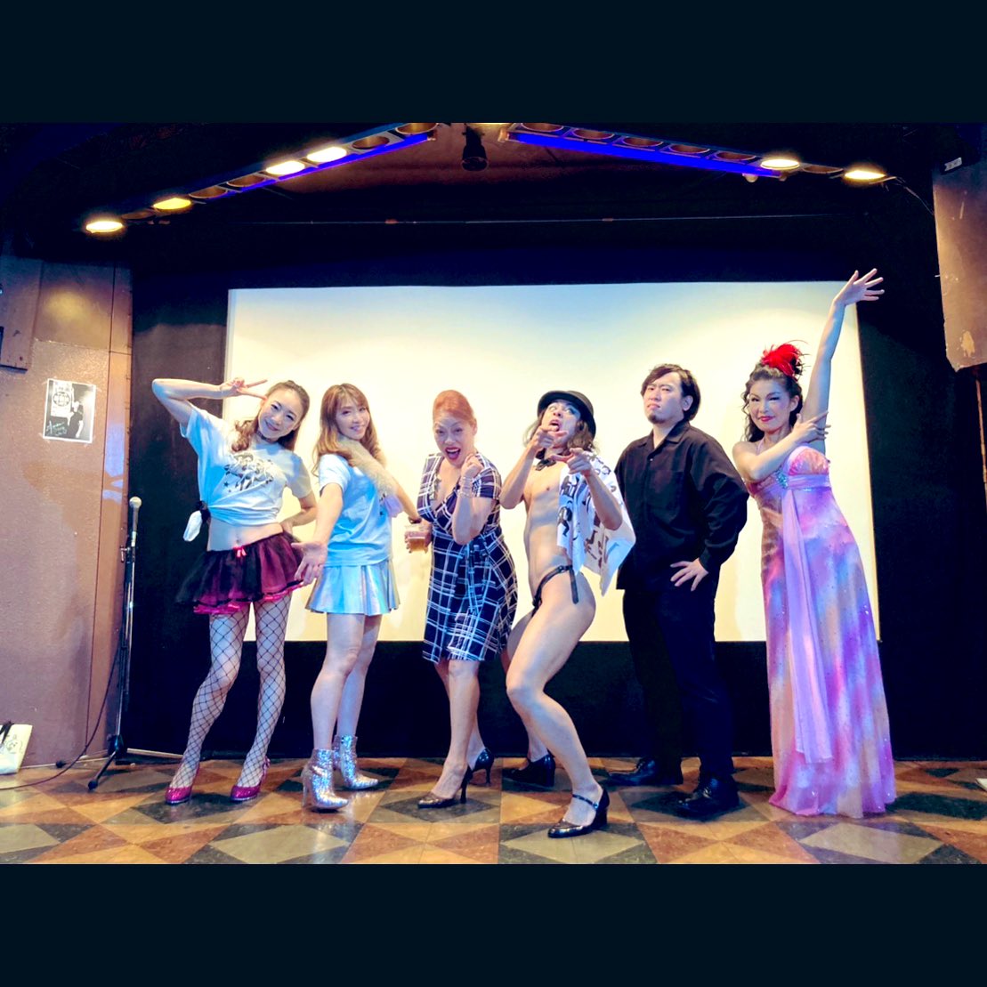 Vaota's tweet photo. 昨日のステージ最初から最後まで楽しゅうございました！
楽しい夜をありがとうございます✨
（出てる私が楽しいって幸せなことです）

本日は、博多でのキワキワ！昨日と違う曲も歌っちゃいますょ✨♪

皆さまご一緒に、ワッショイ！ワッショイ！

#博多 #publicbarbasic #シモウタに制限なし https://t.co/RoOGEySEfw