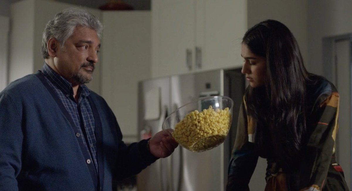 SugithVarughese's tweet photo. Swipe for before time travel and after time travel in #MistletoeTimeMachine. Streaming on @CraveCanada in Canada and @Tubi in the US. https://t.co/hcJFF5pM1n
