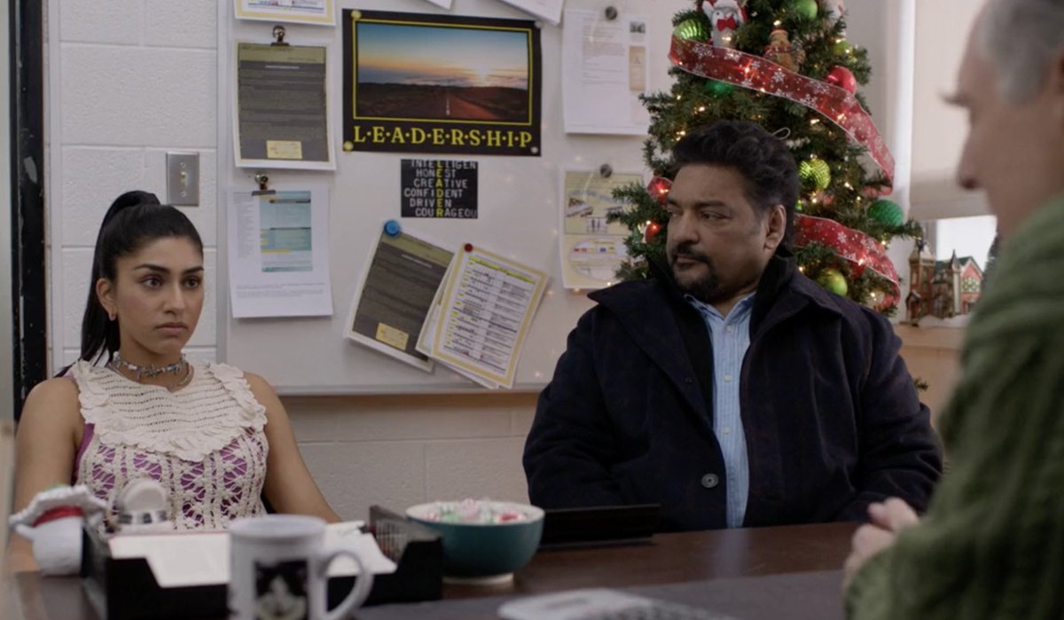 SugithVarughese's tweet photo. Swipe for before time travel and after time travel in #MistletoeTimeMachine. Streaming on @CraveCanada in Canada and @Tubi in the US. https://t.co/hcJFF5pM1n