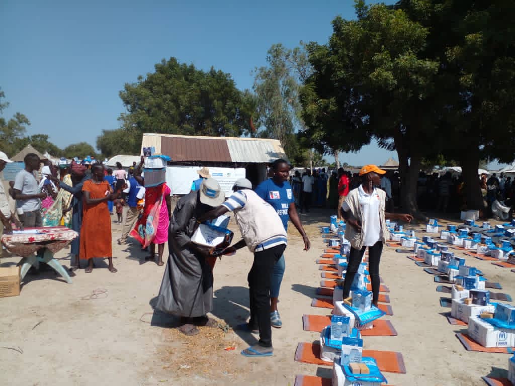 HopeRestoratio3's tweet photo. Flooding in unity has submerged houses, destroyed properties & displaced people in response to flooding, #Inter_Cluster_Coordination_group, @UNHCRSouthSudan in partnership with #HRSS & #humanitarian actors distributed #CRIs to #IDPs & #PSNs affected by flooding in #Leer county https://t.co/moQNCwzelI