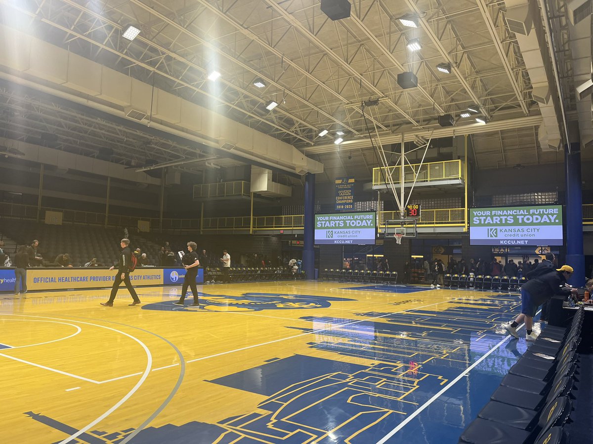 Tough loss for our boys.

Bad rebounding and missed some open shots. We go again on Tuesday. Our boys missed the warm weather of Florida.

Also, where were you my guy @sam_martinnnn?

Beers drank: 15… That loss is on us, it wasn’t enough, we should’ve done better for our guys