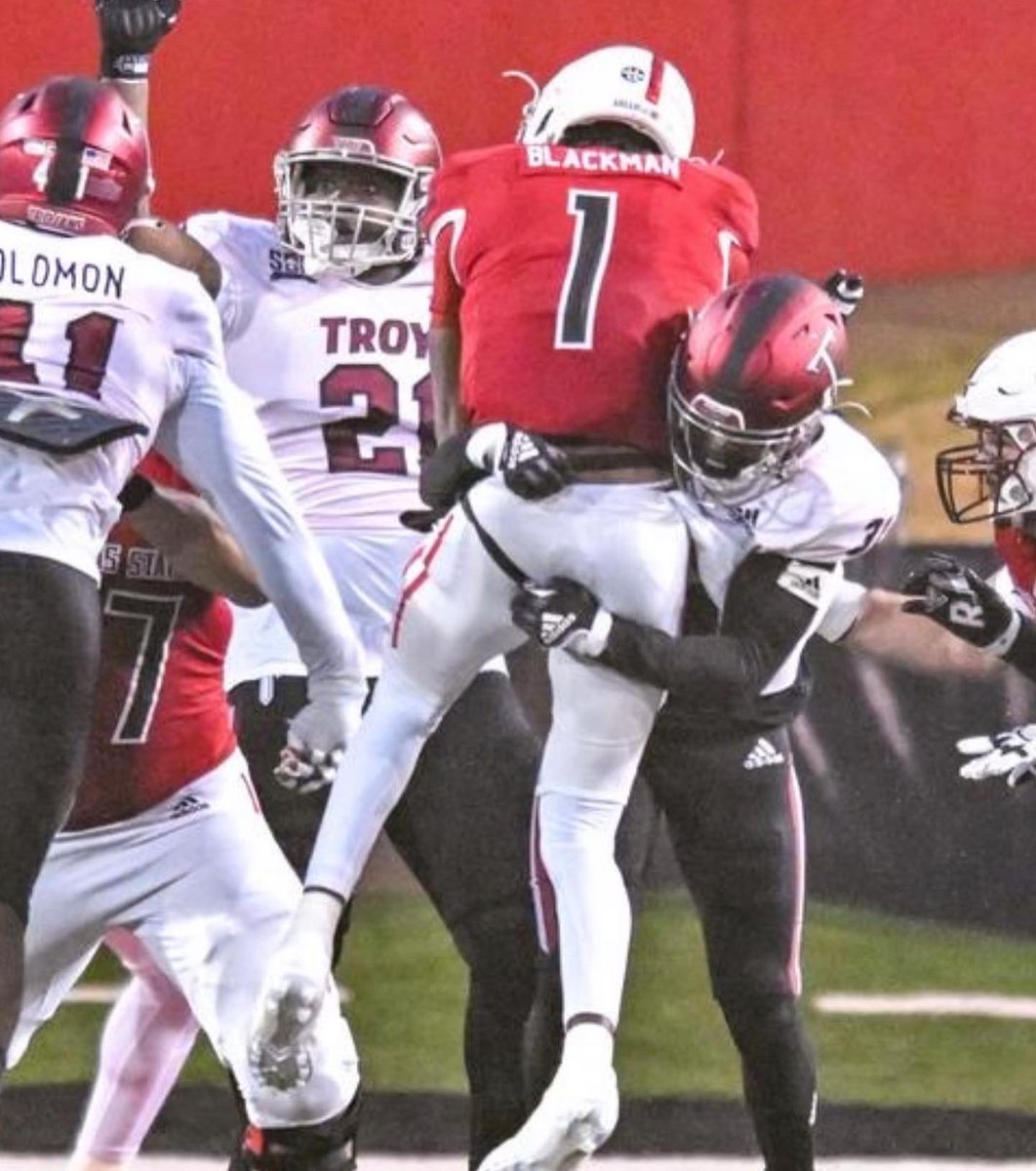 TtotheJ12's tweet photo. #DP31 @4LDell in action today against Arkansas State…3 Tackles..1 Solo…Solid Performance….Good Job Son. #havefaith #putinthework #trusttheprocess 😀❤️🏈💪🏾🙏🏾 #troytrojans ⚔️🗡️ https://t.co/Ue1REjT1Ed