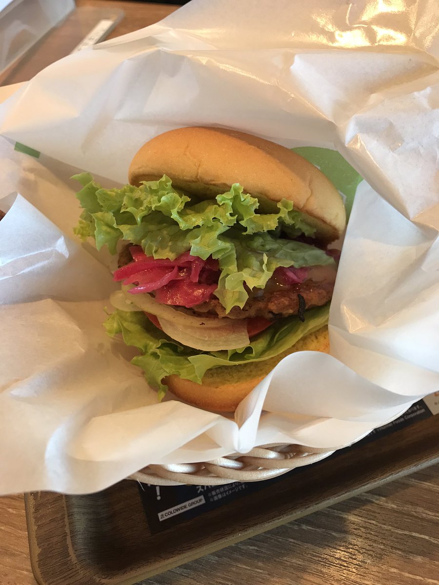 「ゆかりんランチフレッシュネスガーデンサラダバーガーほんのり甘味のある栗かぼちゃパ」|小豆長光🎀🦊例大祭お-32bのイラスト