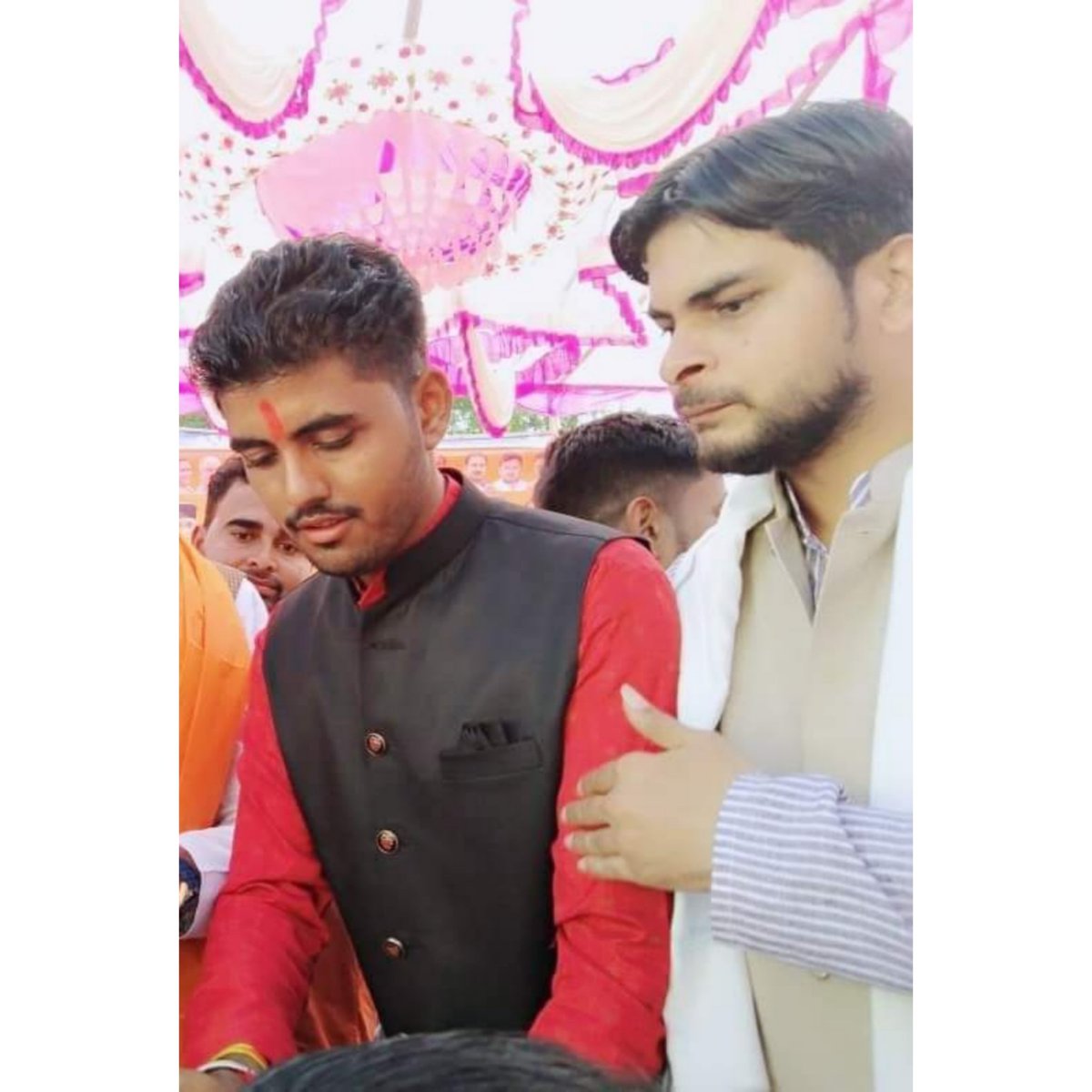 PipraRohit's tweet photo. युवा राजनीति में जो सदैव अग्रज के रूप में मेरा मार्गदर्शन करते हैं और मुझे हमेशा हिम्मत प्रदान करते हैं , मध्यप्रदेश भाजयुमो के प्रदेश महामंत्री और मेरे आदरणीय बड़े भाई श्री @DrRahulTiwari7 जी को जन्मदिन की शुभकामनाएं ! माई की कृपा दृष्टि सदैव आप पर बनी रहे भैया ।
@MPBJYM https://t.co/s3vnUSRG4n