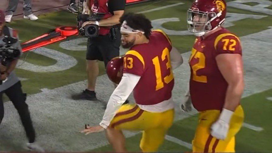 BarstoolSC's tweet photo. Better luck next time @BarstoolIrish 

@CALEBcsw is superhuman. #HE13MAN https://t.co/DKQHoLlXrR