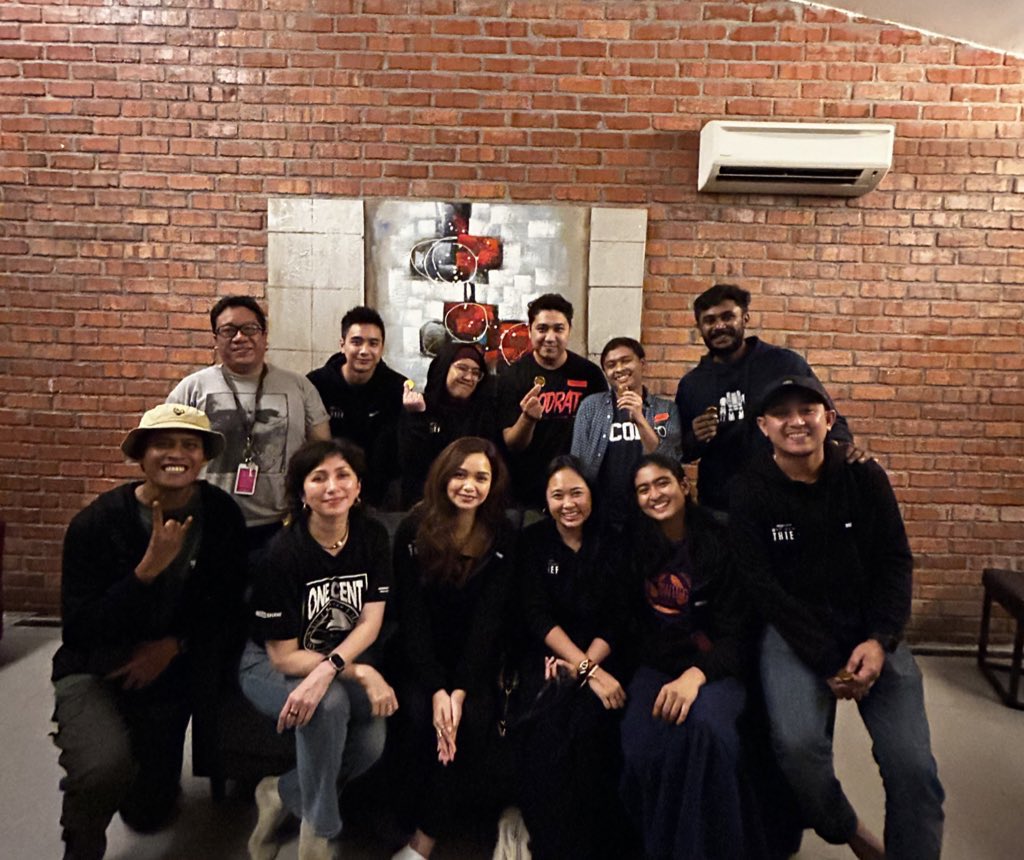 shaqibshahril's tweet photo. Benda impromtu tapi another milestone to Kelab @MotionPictureMY.

Our very own physical event thanks to one of our co-curator @puteriarchy on co-organizing #OCTWatchParty Finale Episode.

Jangan lupa tonton #OneCentThief kat @astroonline!

Cc: @twt_filem @twtwyg https://t.co/1u3k8EzYM7