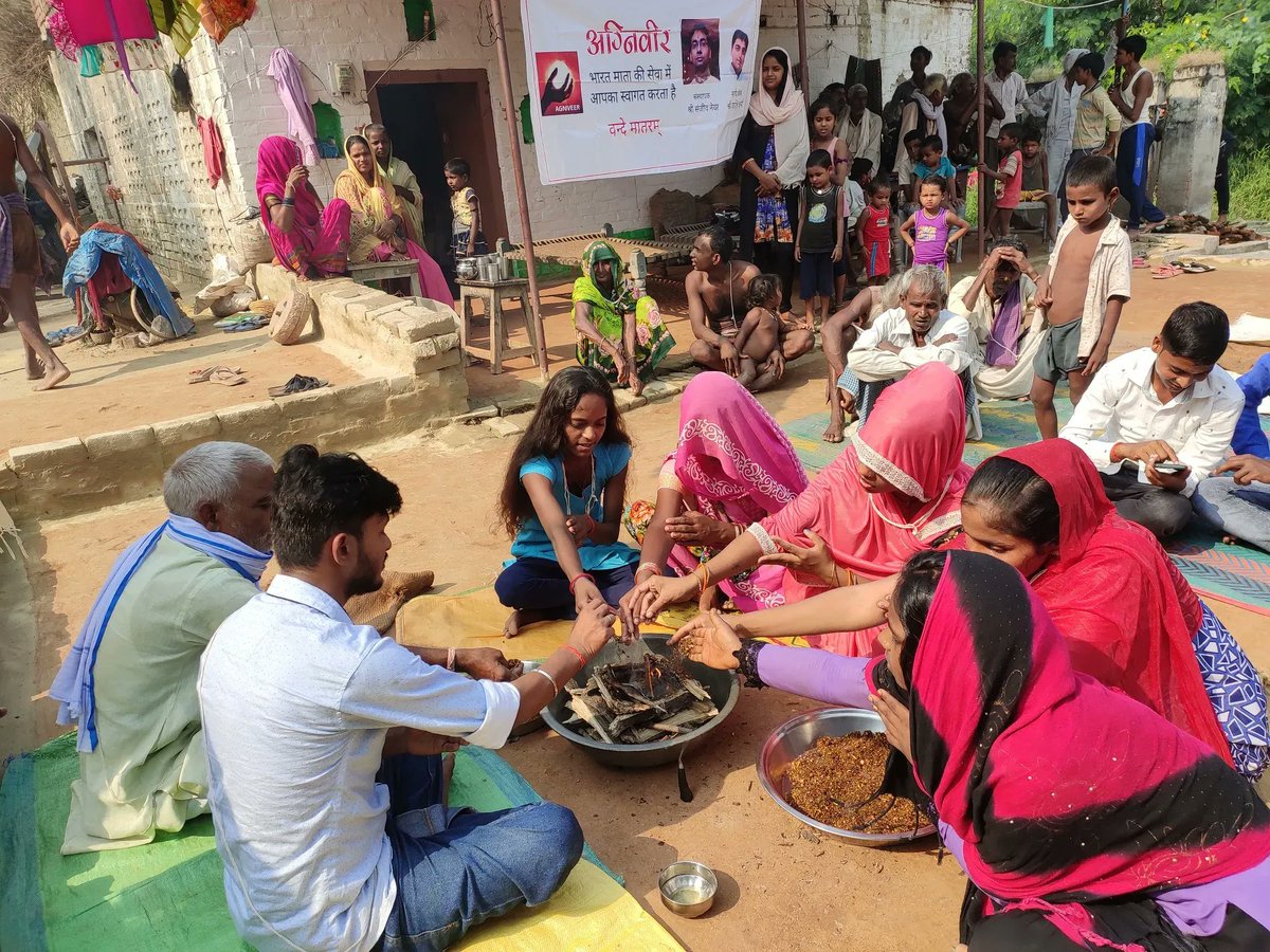 agniveer's tweet photo. To attend prayer meetings for healing and miracles, residents of this village reserved vans. Many Hindus stopped worshipping Devi-Devatas. @Agniveer visited the village and set up a Vedic Deeksha, known as a Shuddhi Yajna.
Converts were introduced back into Vedic Dharma.  (Arch) https://t.co/XVpoiQPMws