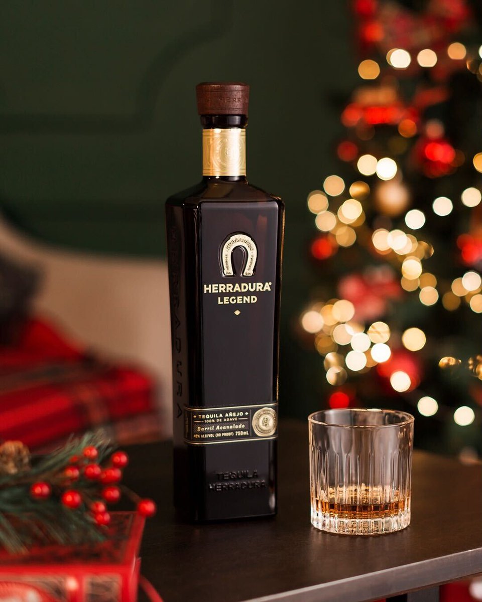 Gift beyond ultra-premium. 💎 Herradura Legend Añejo Tequila is meticulously crafted. Serve it in a flute with a 💧 to fully experience every rich layer.
to.caskers.com/5au
