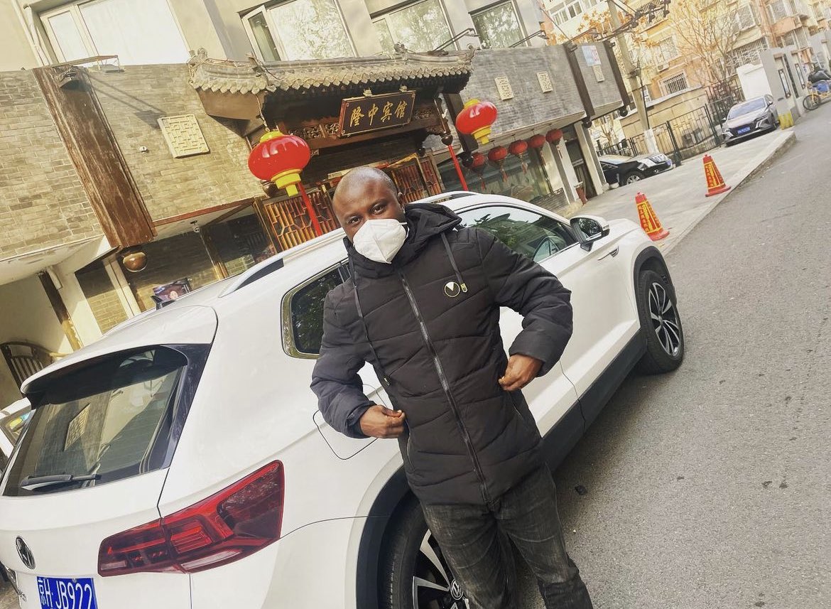 Bealded's tweet photo. Chinese Taxi early morning pickup and we wonder 😎.

In the world of 5G ✊.

#BuildingPartnership
#build2023
#WeMove https://t.co/OkMGJCXBU3