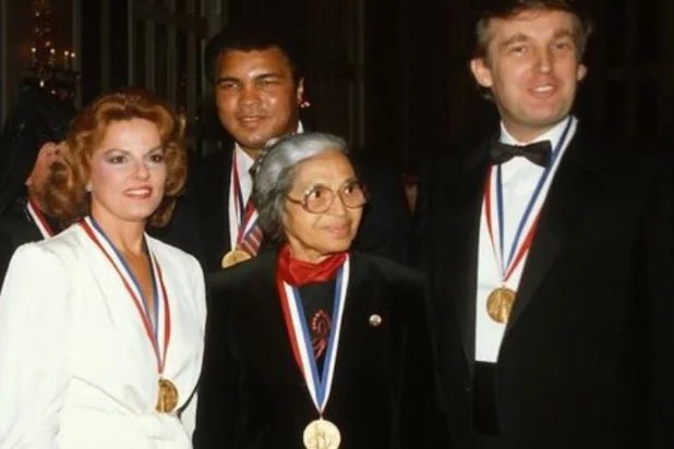w_terrence's tweet photo. Rosa Parks loved President Trump.
If he was a #WhiteSupremacists I don’t think she would have took a picture with him

The media would never share this photo 

I stand with President Trump https://t.co/RKLo5tKvDP