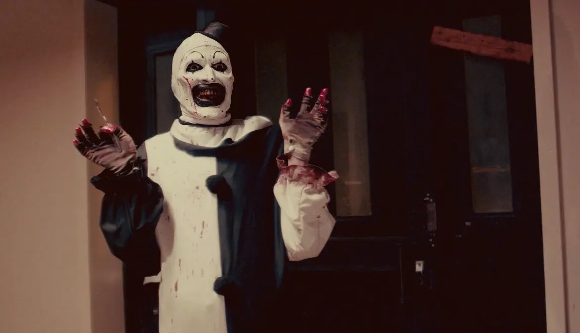 horrorcitydet's tweet photo. Terrifier 

A crazy clown stalks and tries to kill three women in a wretched old apartment building on Halloween night.

Released: October 2016
Director: Damien Leone

https://t.co/m0DKZAvn4i

#horrorcitydetroit #FATBOYMEDIA #DRCPARMY 
#horror #horrorfamily #horrormovie https://t.co/v6eHJmjsJQ
