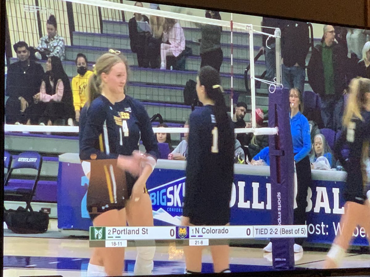 notarycls's tweet photo. Heading into set 5. Go @UNC_BearsVB https://t.co/UVaxaL4DXm