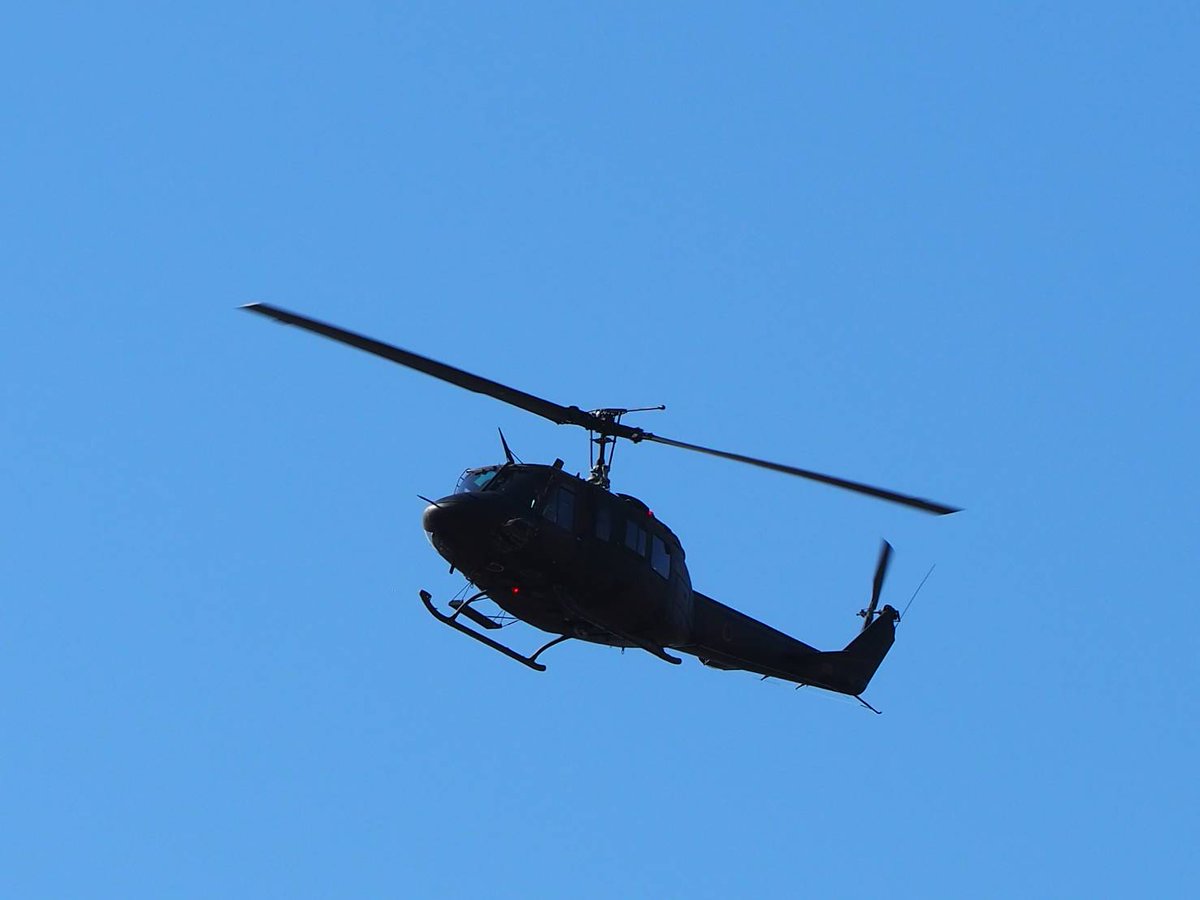 「自衛隊駐屯地の公開式典に行ってきた 実際に戦車が動いてるの初めて見たし音すげーデ」|KOWARE MILK-CHANのイラスト