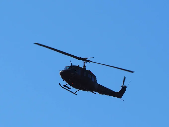 自衛隊駐屯地の公開式典に行ってきた 実際に戦車が動いてるの初めて見たし音すげーデカいしカッコよかった マシーネンクリーガーだった(写真はSafariから送ってもらった) 