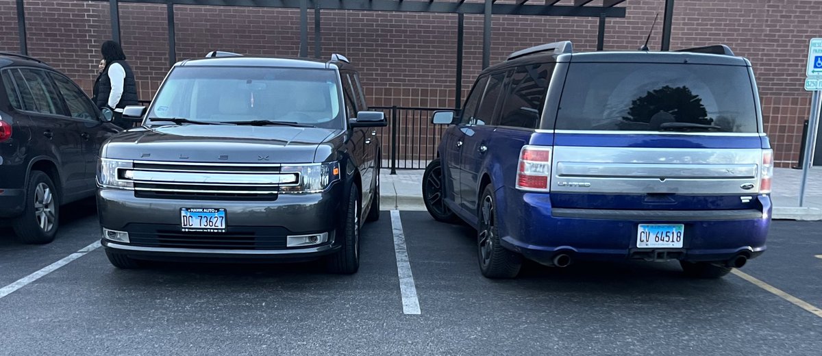 ChicagoSpotter's tweet photo. Double Flexin’.
#carspotter
#flex
#fordflex https://t.co/vrdiWaoOi2