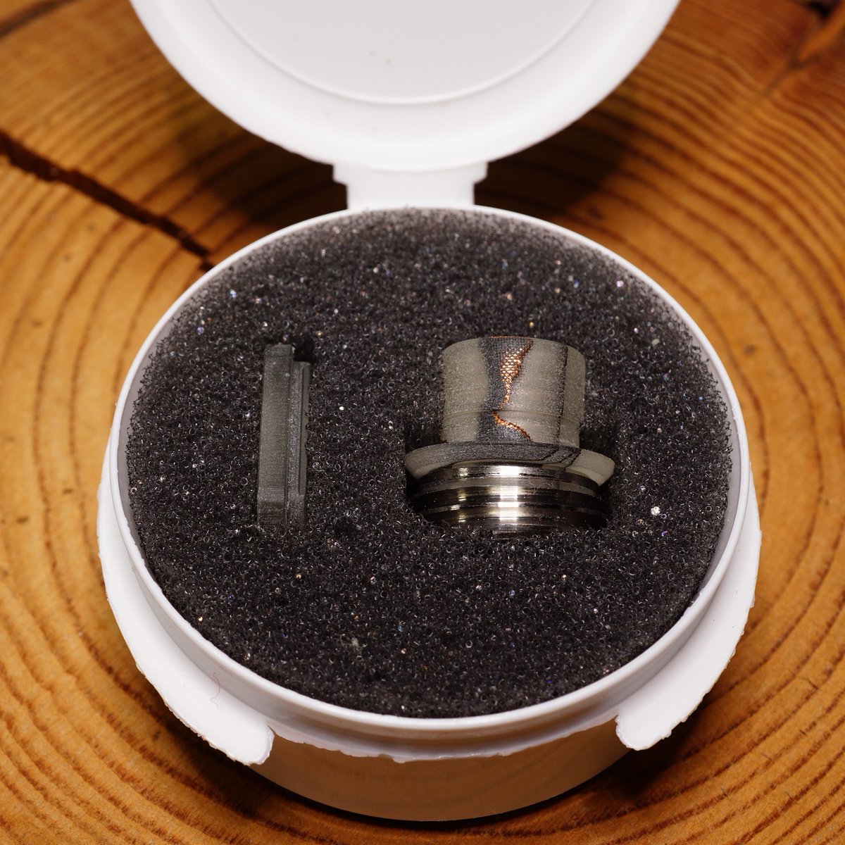 VAlphaline's tweet photo. お世話になっております。お取引いただいた「Friendly Flipper|V2 FFlush Rafiki SQUARE Button & Tip 新品」は発送完了しました。到着まで今しばらくお待ちください。何卒よろしくお願い申し上げます。#FriendlyFlipper #FFlush #Rafiki #DripTip #SQUARE #Button #Vape #vape好きな人と繋がりたい https://t.co/y7fq0b35iw