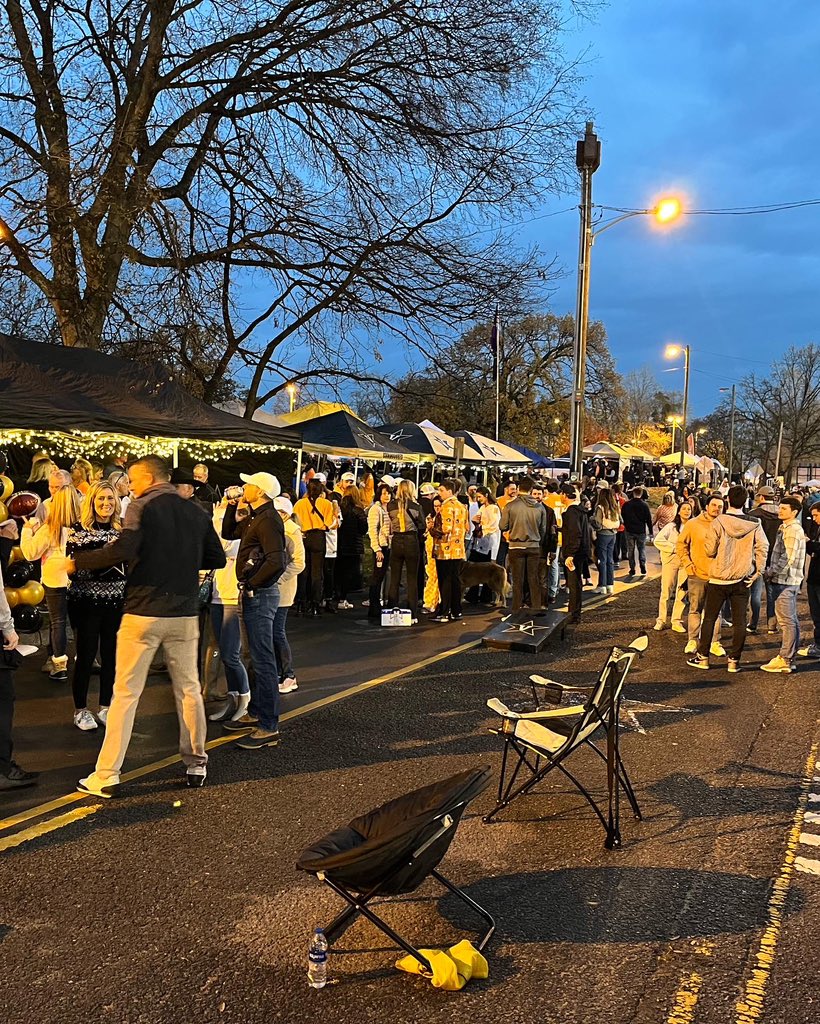 PGHAkeem's tweet photo. What an outstanding turn out for the final GameDay of the season the University of Tennessee vs Vanderbilt! A lot of packages sold and a lot of happy customersβΌοΈπ #Revelxp https://t.co/MTfy0sPMF1