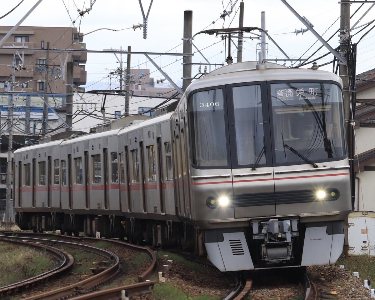 meitetsuNH07's tweet photo. 昨日撮った3306Fとブルーインパルス https://t.co/WBg4eUjLek