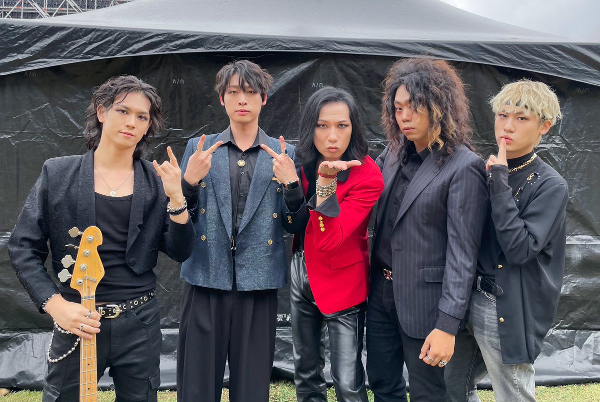 마음을 뻥 뚫어주는 듯한 시원한 청량감을 선사한 크랙실버의 공연💙
핫하고 카리스마 넘치고 아찔하기까지 한 크랙실버와 다음 주도 힘차게 달려봅시다 아자아자😎

#크랙실버 #CraXilver