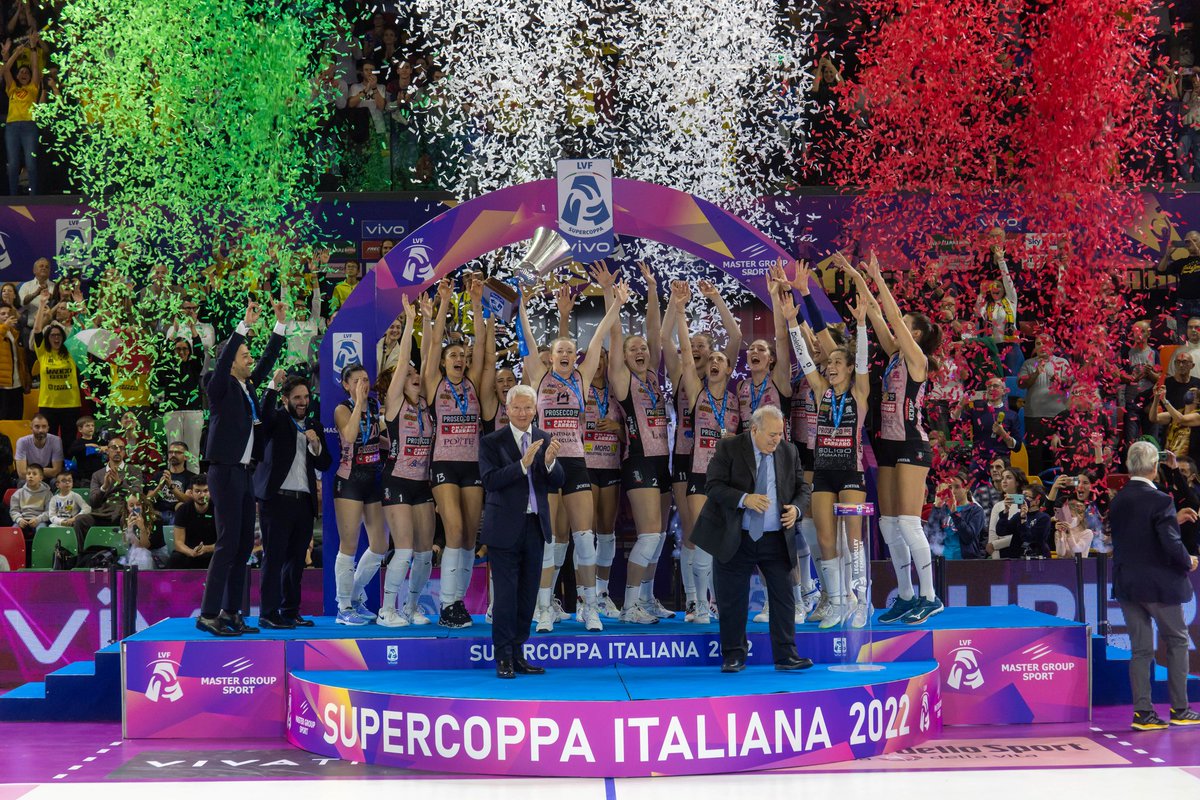 L'IMOCO VOLLEY CONQUISTA LA SUPERCOPPA ITALIANA 2022 🏆🇮🇹

Le pantere di coach Santarelli alzano la loro quinta coppa consecutiva e continuano a dominare la scena italiana 🔥

#pallavolosupervolley #legavolleyfemminile #sportmagazine #volleyball #pallavolo