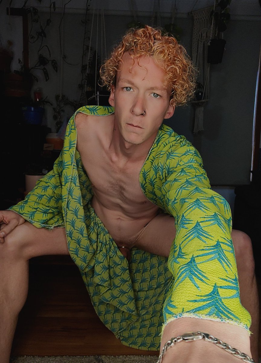 wineandkink's tweet photo. Don't go far, I've got a surprise for you 🎁
#gayboys #gay #onlyfans #dreamy #sexy https://t.co/FKEIB8MLAD