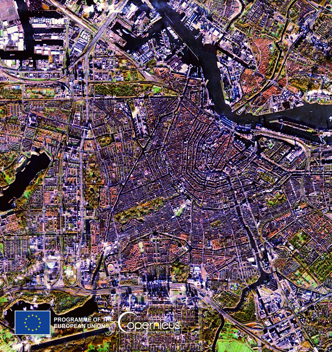 defis_eu's tweet image. #EUSpace for #DigitalEU

#Galileo 🇪🇺🛰️ and #EGNOS 🇪🇺🛰️ improve shared mobility services in urban environments, supporting the digital transformation of our cities into #smartcities
 
⬇️#Sentinel2 🇪🇺🛰️ view of #Amsterdam 🇳🇱, one of the smartest cities in Europe 

#UseGalileo 🇪🇺🛰️