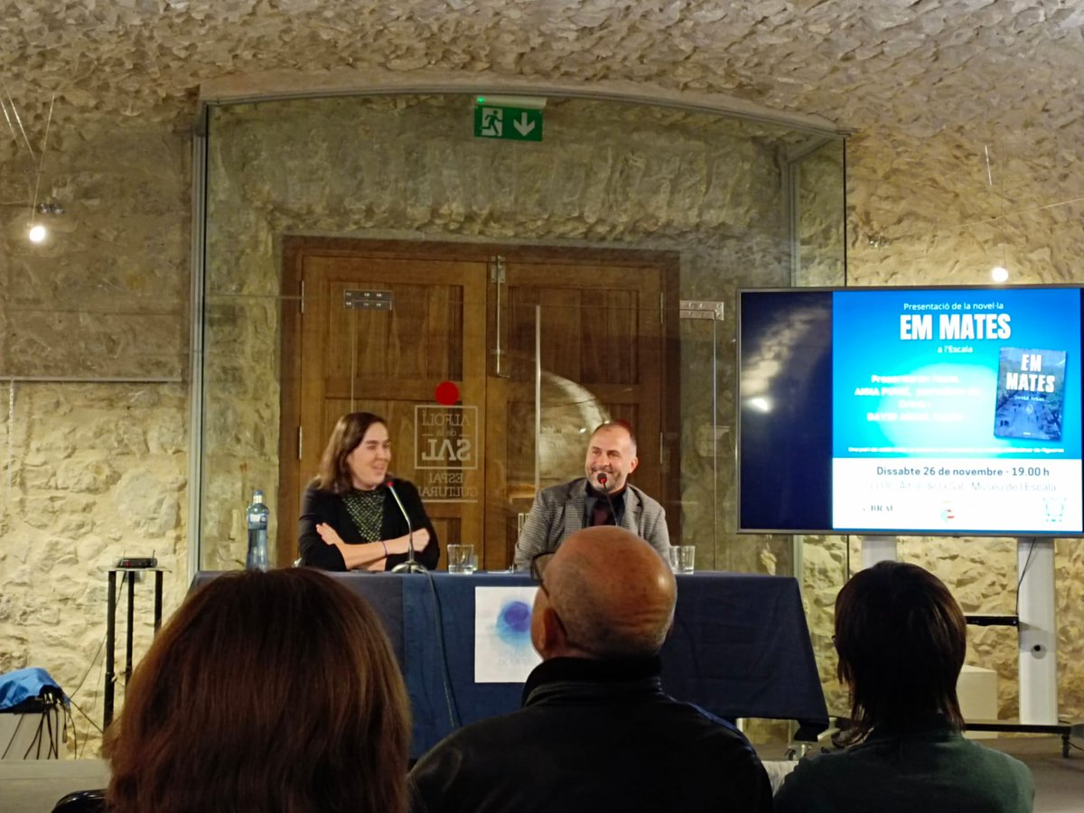 DAriasComamala's tweet photo. Fantàstica i, sobretot, divertida vetllada a l'Escala al costat de l'@punsix parlant sobre #Emmates.
@radiolescala @visitlescala https://t.co/aYixYFX29O