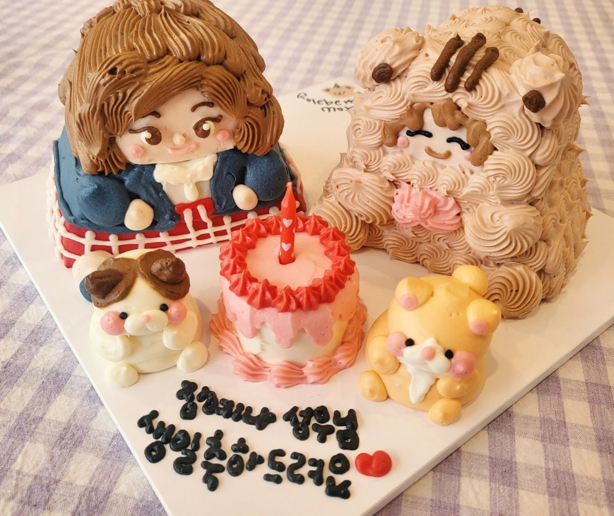 voice_idol's tweet photo. [1127]

🧡
#HAPPY_YENADAY
#HAPPY_DOYEDAY
#HAPPY_DOYENADAY
🧡

#파르페시모 #도예 그리고 #장예나성우님
생일을 축하합니다!

항상 애정과 정성을 가득 담아 준비해주신 케이크와 선물들 모두 안전하게 #장예나 성우님께 전달드렸습니다:)

#보아프 #보이스아이돌프로젝트 https://t.co/zXloUimnkL
