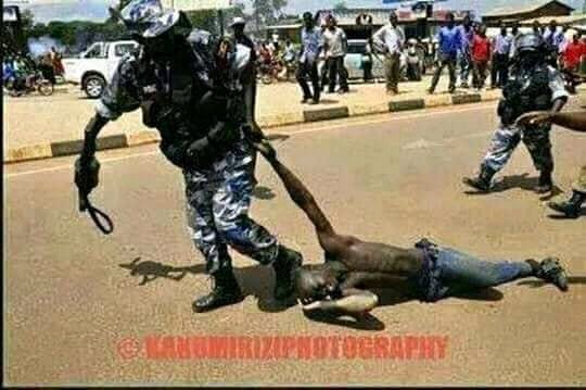 AbudMusiime's tweet photo. @WorldBank Stop funding a dictator @KagutaMuseveni 
#UgandaIsBleeding 
@WorldBankAfrica stop funding dictator https://t.co/nOGWjqCBma