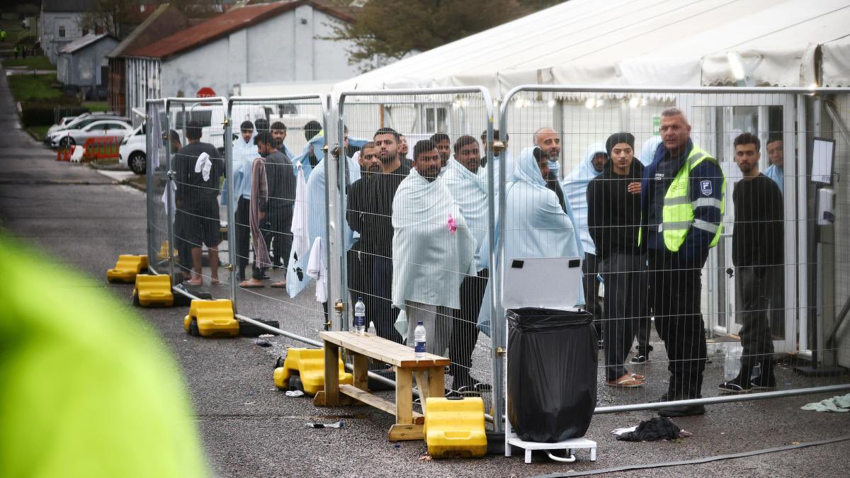 HackneyAbbott's tweet photo. Fall-out from horrific conditions at the immigration detention centre at Manston carries on. 70+ suspected cases of diphtheria amongst recent inmates https://t.co/IL81r6fvDH